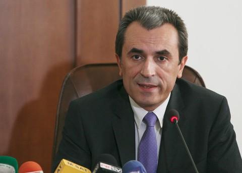 Орешарски събира на кръгла маса бизнес, синдикати и протестиращи