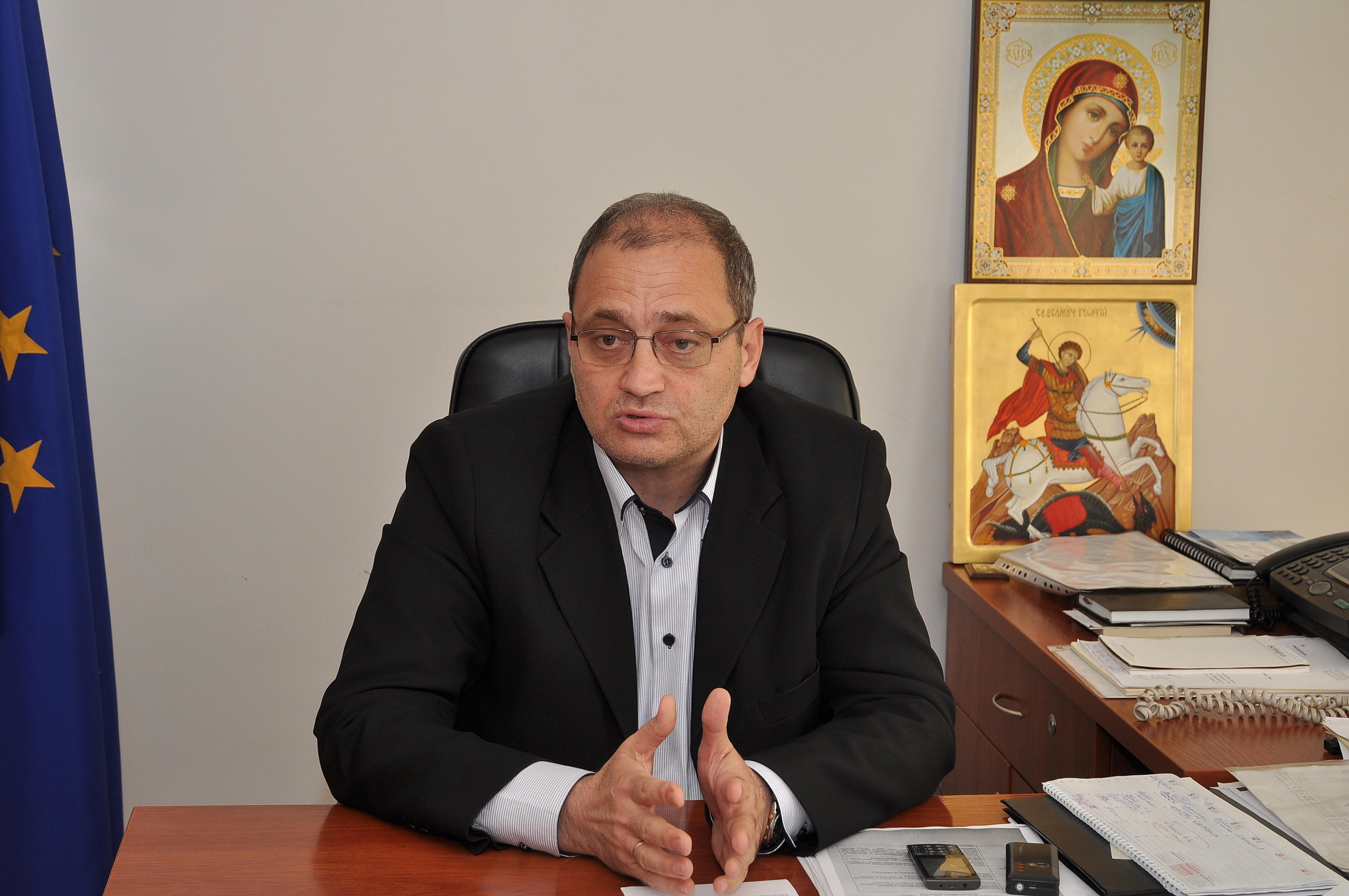 За първи път Лом посреща висока вълна по Дунав със защитна стена