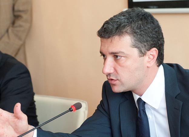Икономическият министър иска ВМЗ “Сопот” да остане държавно
