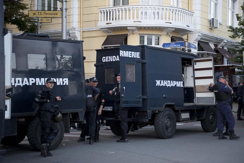 "Атака" с контрапротест пред централата си 1 52a1a7962fa65