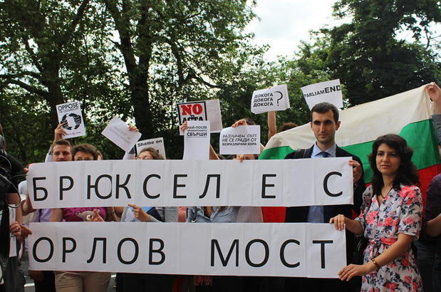 Протестите в Брюксел срещу Орешарски продължават и днес