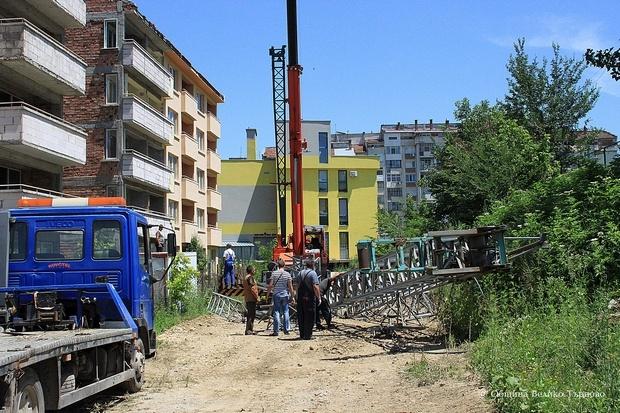 Опасният кран в Спортното училище в Търново отива на скрап 1 52a1aeb33267d