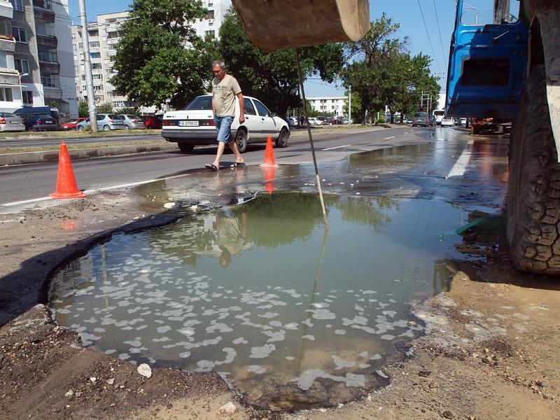 Авария остави половин Варна без вода 9 Авария остави половин Варна без вода