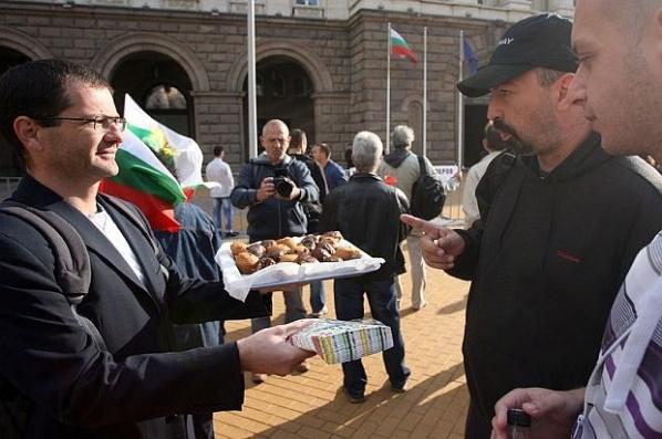 “Кафе срещу властта” за поредна сутрин