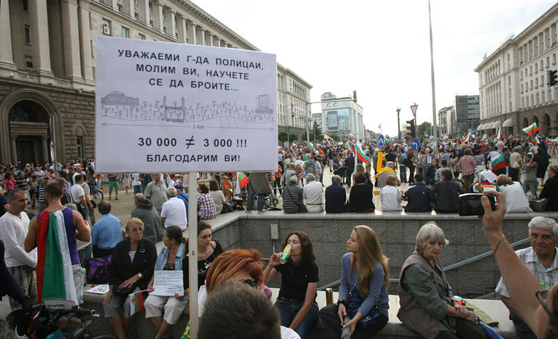 МВР увеличи протестиращите на 5000 души (обновена)