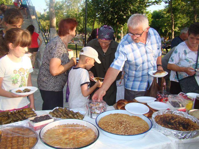 Баклави, баници и сарми на кулинарна изложба в Момчилград