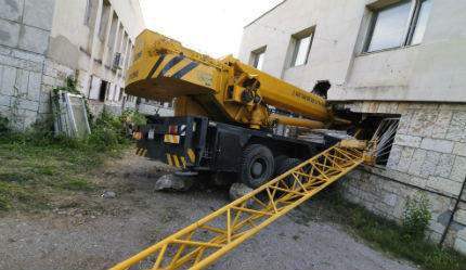 Автокран катастрофира в лаборатория в Разград 1 52a4a147aa9e8