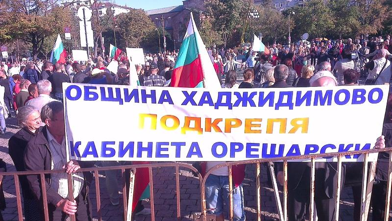 Автобуси с подкрепящи двата протеста пристигнаха в София (обновена)