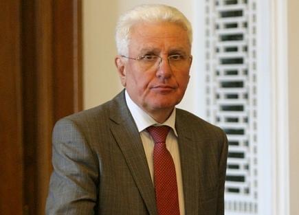 Христо Бисеров е напуснал страната