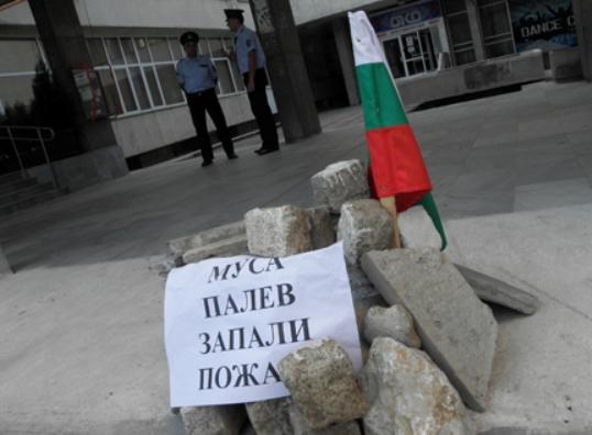 "На кафе" и пред областната управа в Благоевград 1 52a568285db1c