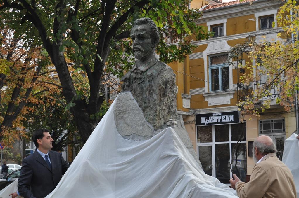 Почитат първия кмет на Велинград с изложба