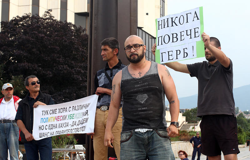 Мишо Шамара поведе контрапротеста пред НДК