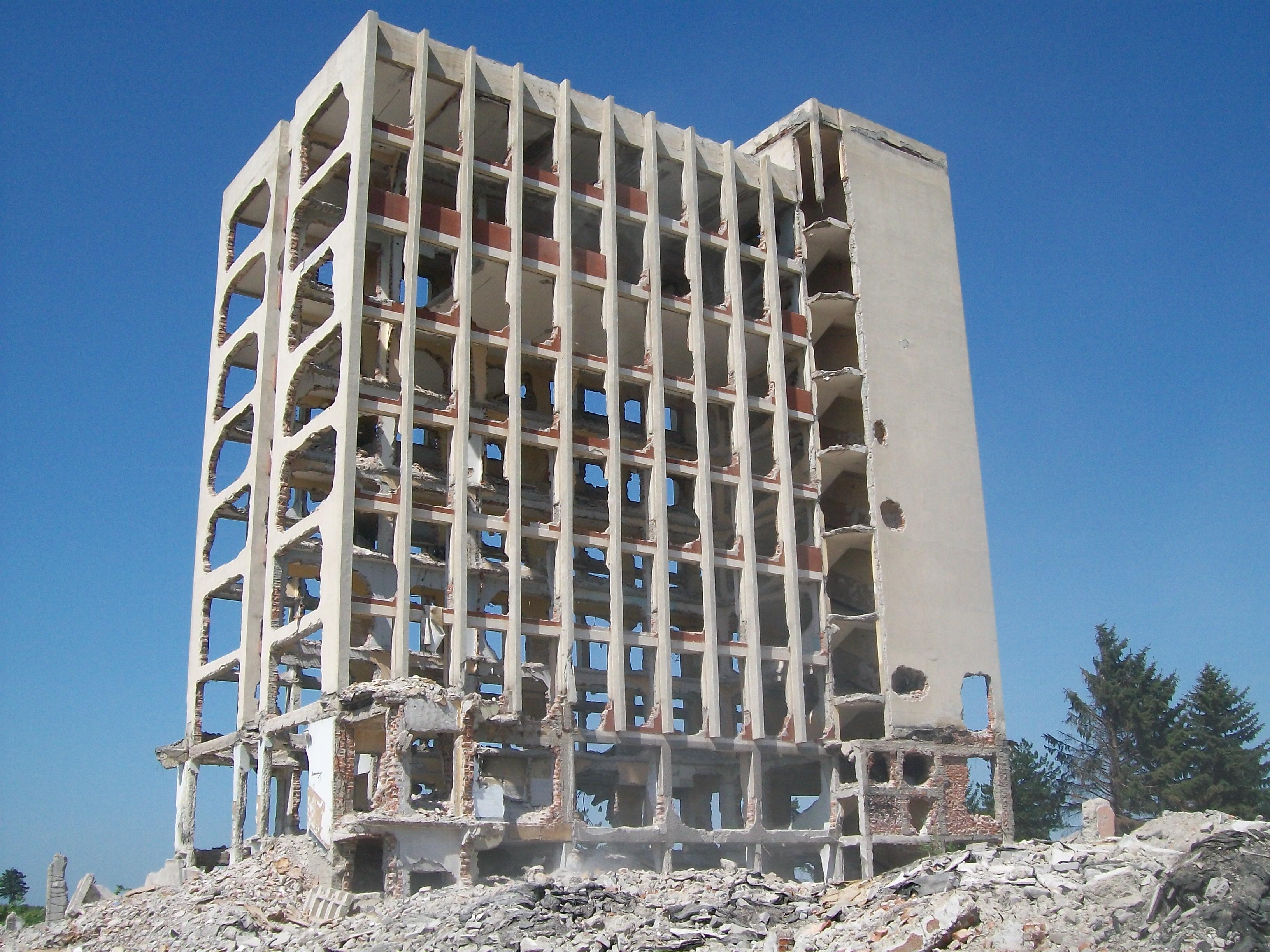 Взривяват опасна сграда в Бяла Слатина 1 52a5706469109