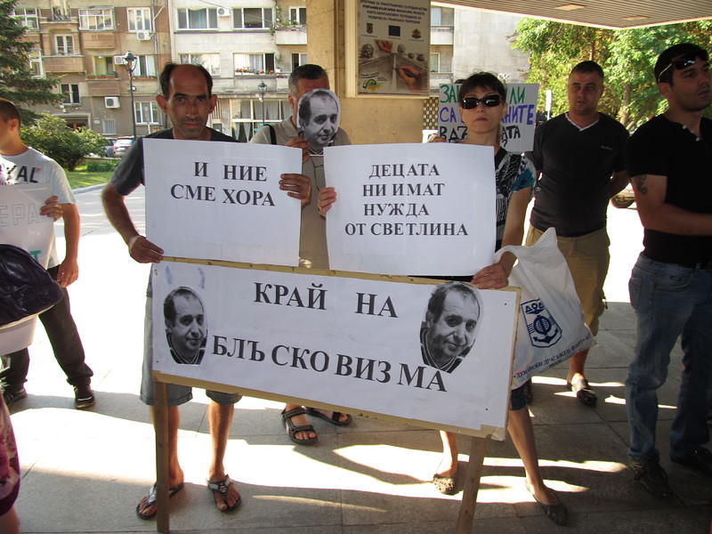 Русенци излязоха на протест заради спрян ток 1 52a5729587ba7