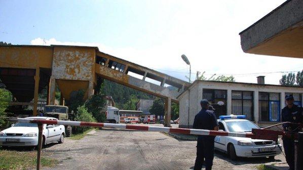 Гъста кал в галерия “А” в “Ораново” спря спасителите