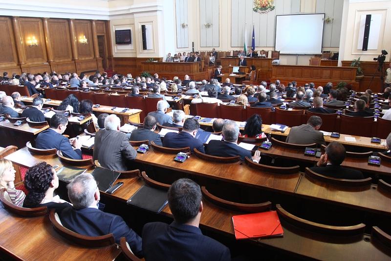 Ирена Анастасова сменя Кадиев в НС 1 52a57473c7095 2