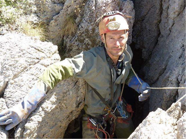 Русенец влиза в най-дълбоката пропаст на земята