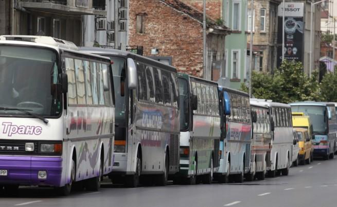 Цените на автобусните билети няма да намалеят