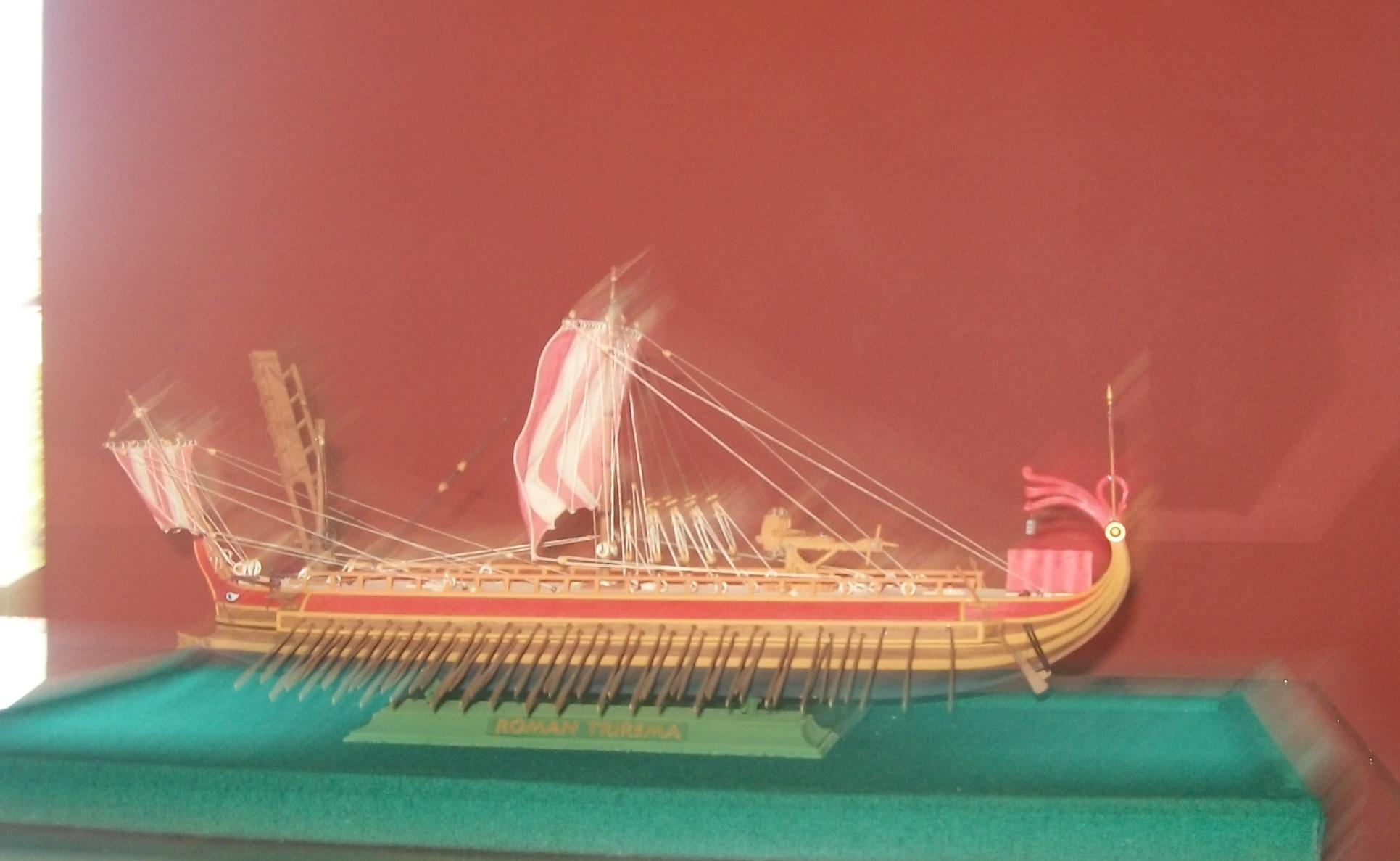 Над 150 модела на кораби и самолети на изложба във Варна
