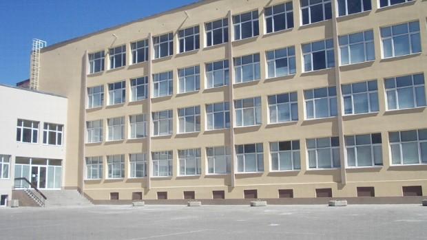 Закрити училища в селата ще приютяват бежанци