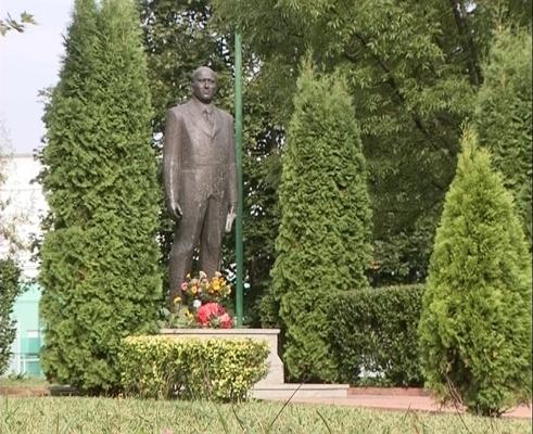 40% от младите мислят, че краят на комунизма идва с падането на Китайската стена