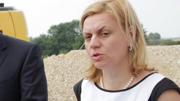 Десислава Терзиева ще търси решение за пътищата на Говедарци