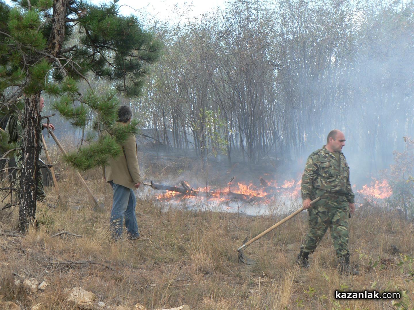 Потушиха голям пожар в Казанлък