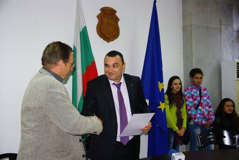 Кмет награди ученици, прославили Видин на фестивал в Германия 1 52a5a26ab056d