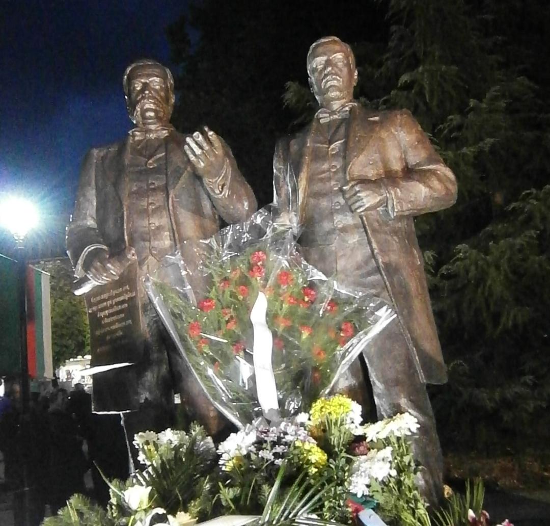 Паметник на Евлоги и Христо Георгиеви откриха в Карлово