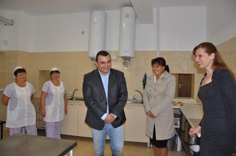 Кметът на Видин откри реновиран блок на детска градина 1 52a5abaccf7cb