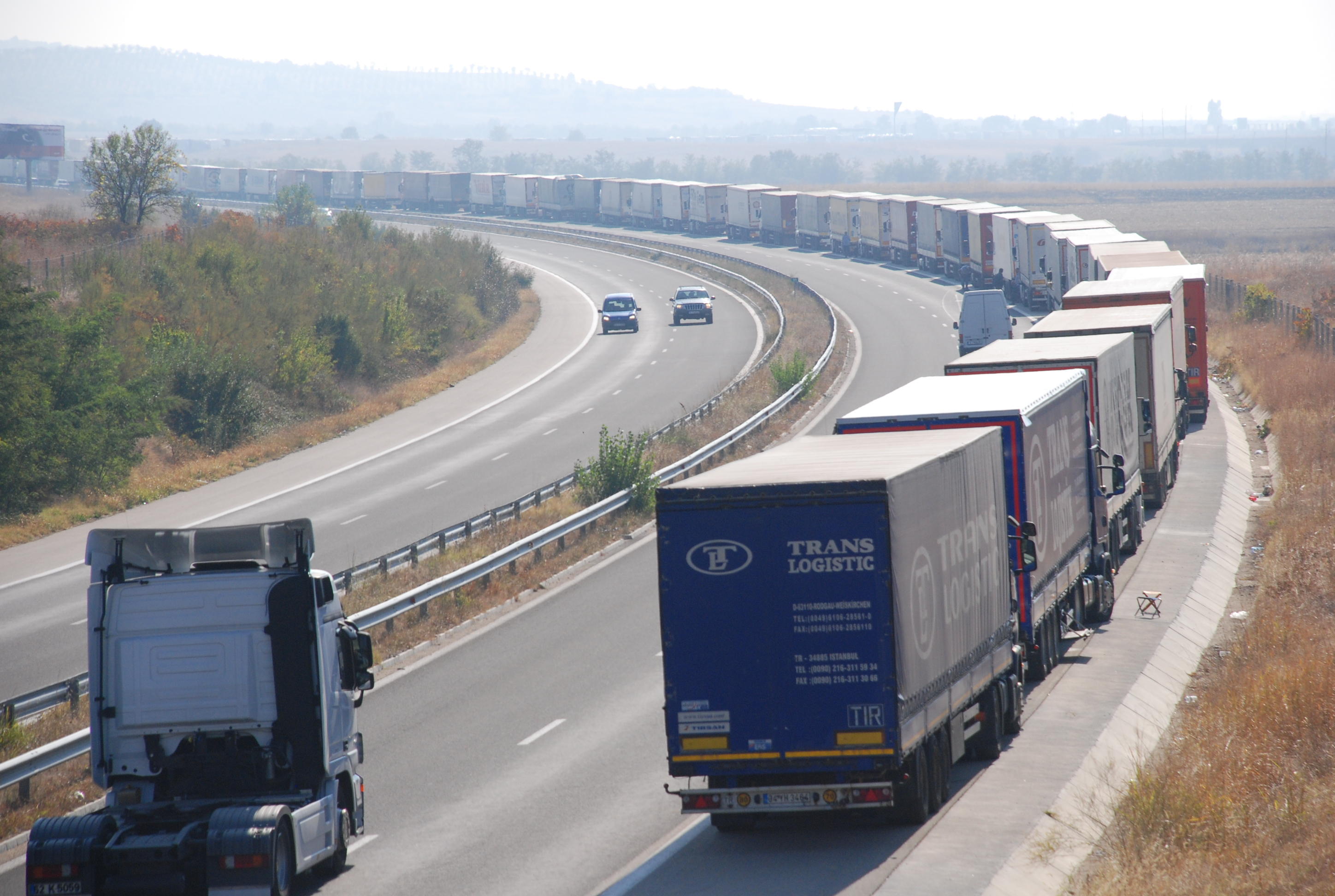Блокадата на границата удари тежко бизнеса в Пиринско 1 52a5b1df4e877 1