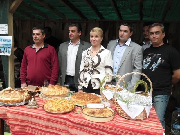 Кметове месиха погачи в Стражица