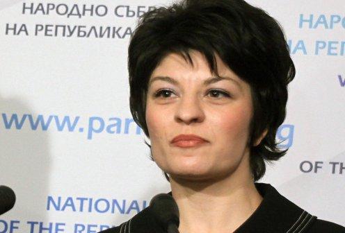 Десислава Атанасова: 2.3 млн. българи не се осигуряват