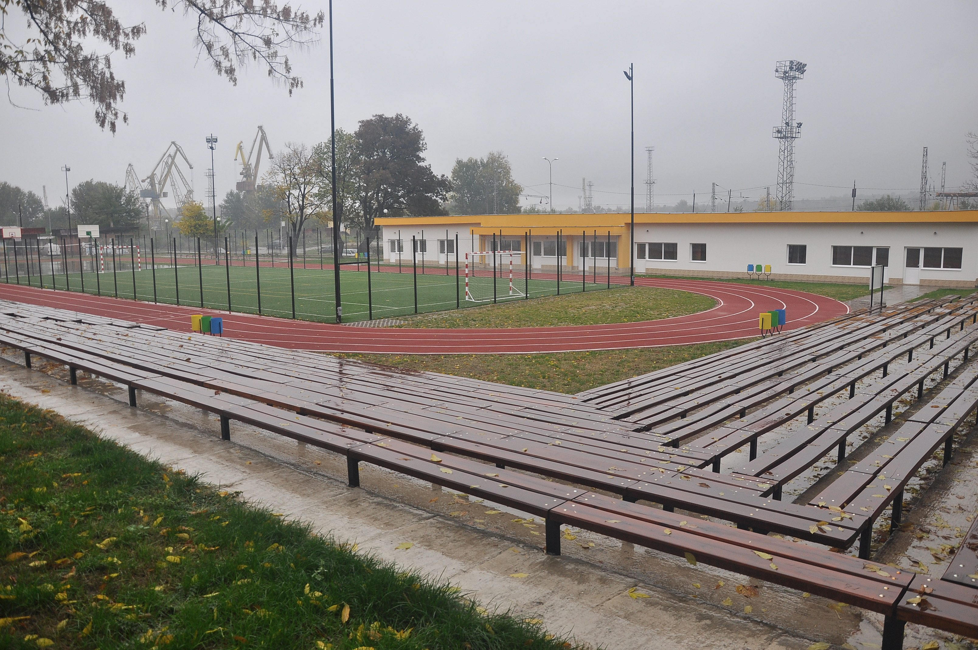 В Лом откриват спортна площадка