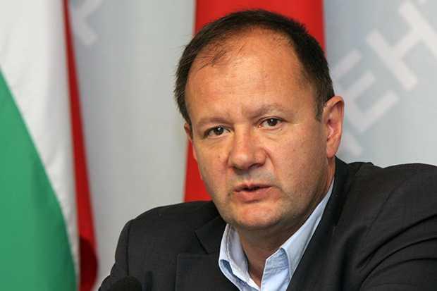 Михаил Миков: Трябва да върнем доверието в политиката 9 Михаил Миков: Трябва да върнем доверието в политиката