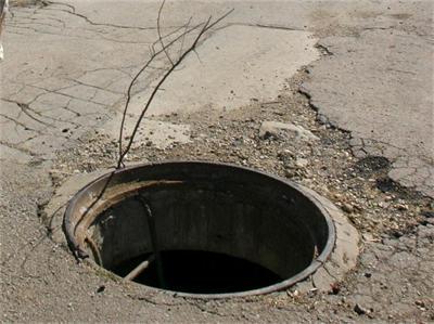 Капаците на шахтите в Бургас изчезват