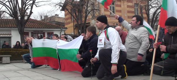 Стотици се събраха в защита на Куршум джамия