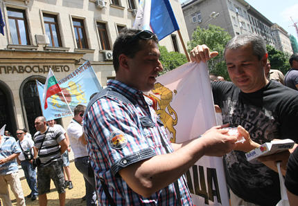 5% увеличение на заплатите обещаха на надзирателите