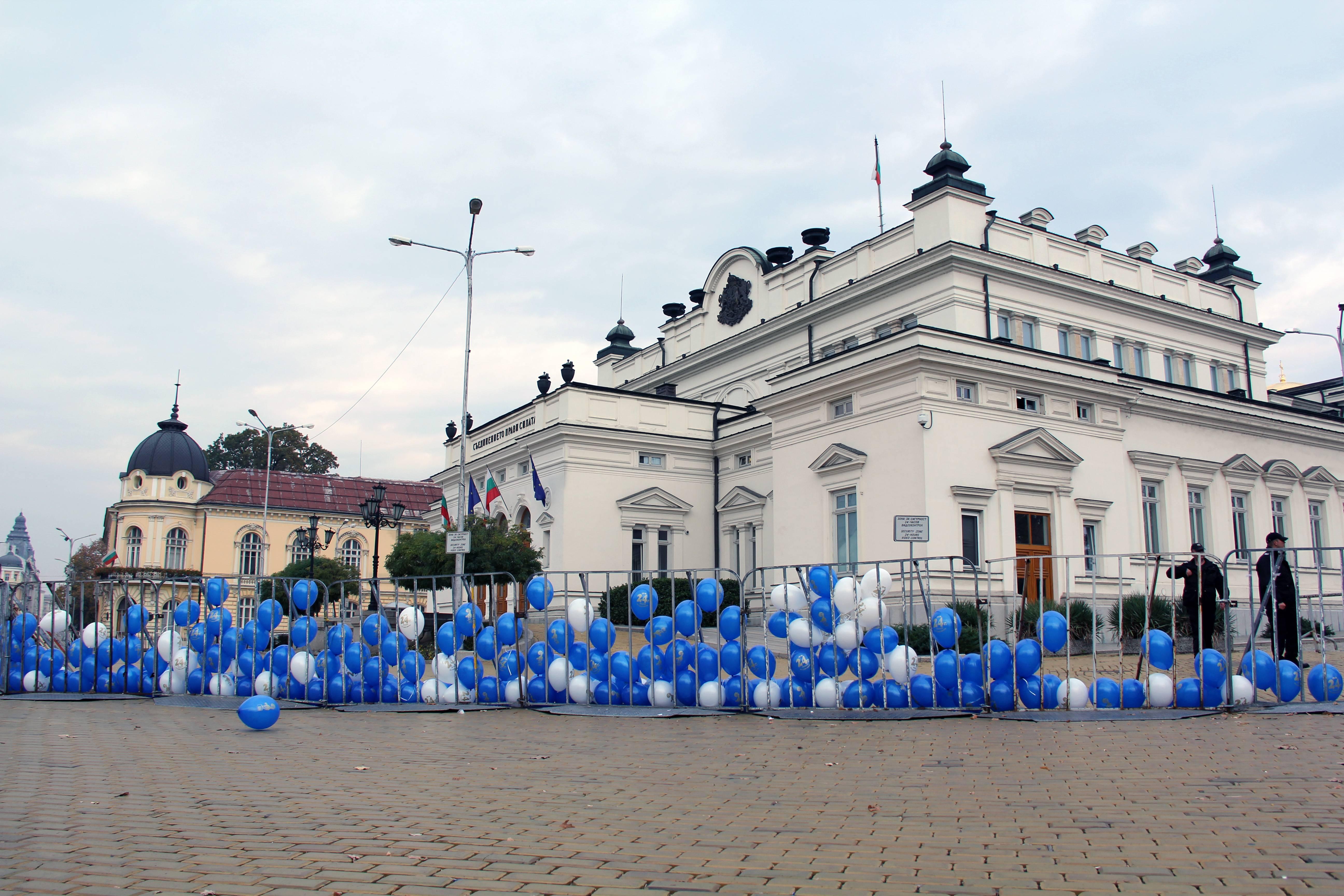 “Господари на ефира” даде 240 скункса на парламента