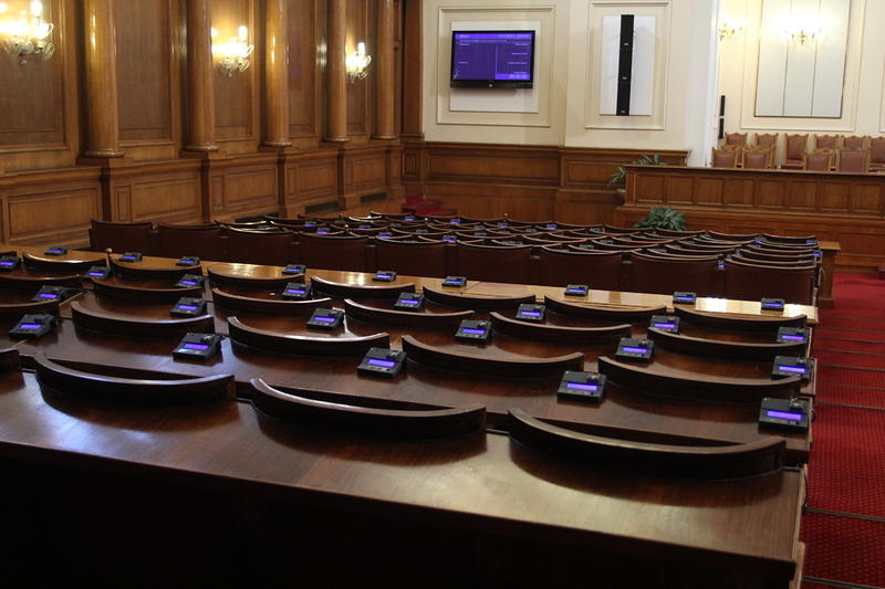 Депутатите се отказаха да обсъждат референдума
