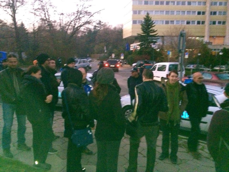 Протестиращи освиркаха вътрешния министър