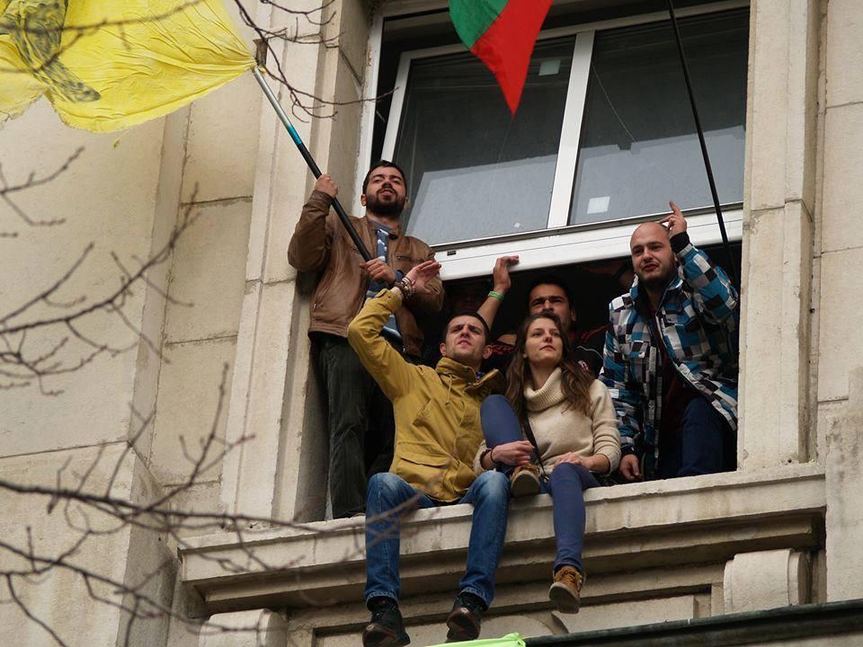 Баща поиска прошка от “ранобудните” студенти