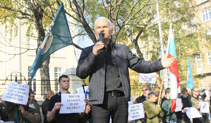 “Атака” протестира срещу бежанците в Сливен