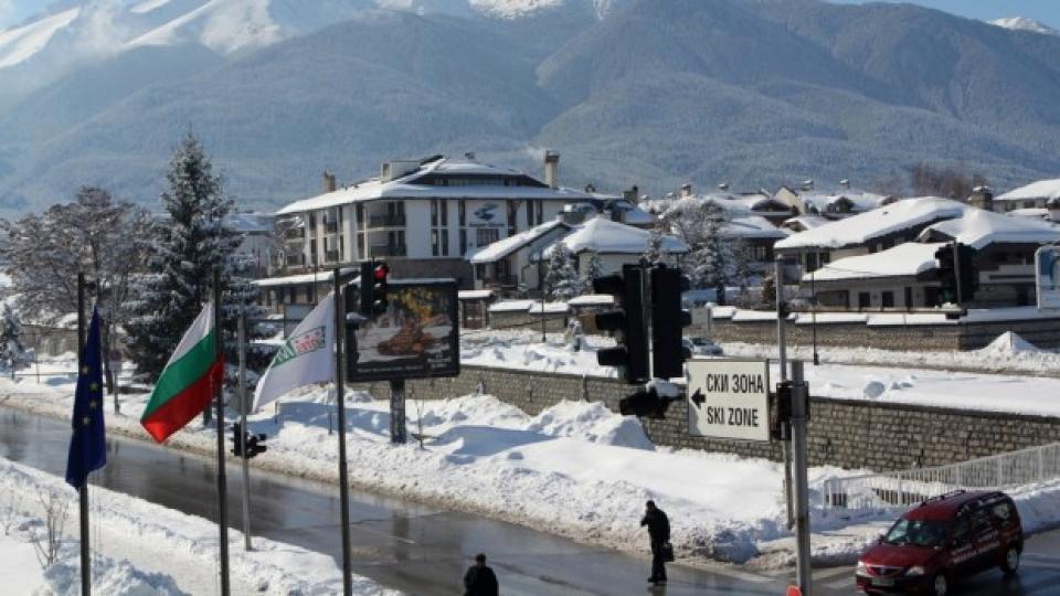 Собственици на съборени каравани в Банско плашат с протести