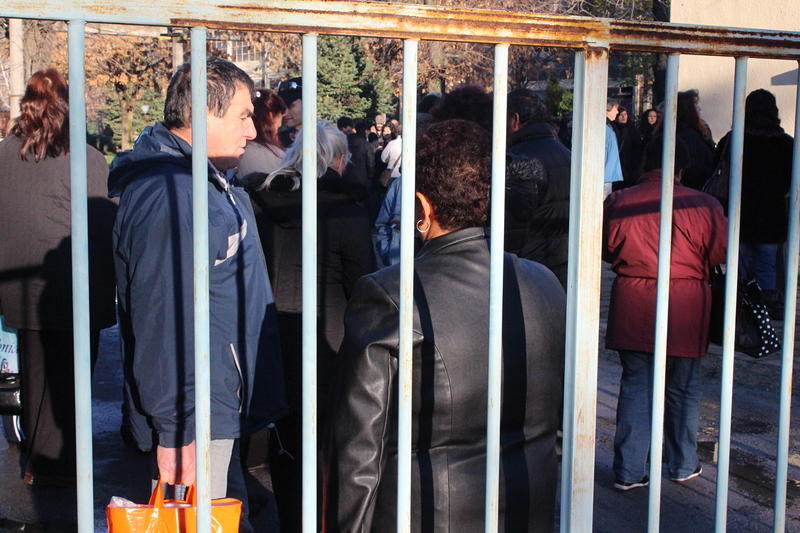 Гладна жена припадна на протеста в “Ремотекс”