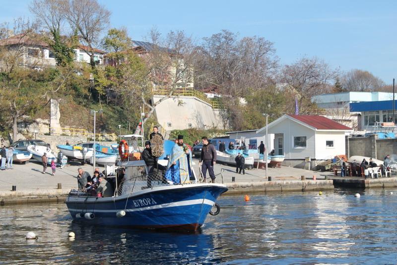 Никулден е празник на града и в Царево