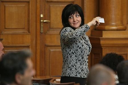 Караянчева: ДПС има монопол върху управлението на цялата страна