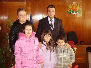 Подаръци получиха децата на загинали служители на МВР 9 Подаръци получиха децата на загинали служители на МВР