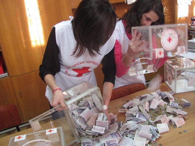 Връчват почетните медали на доброволците от Варна