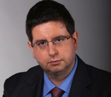 Здравната каса няма да фалира до септември, смята Чобанов